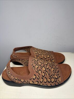 Traq by Alegria Women’s Leopard Print Slip-On sandals brown